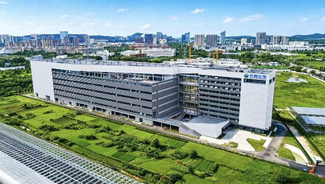 OpticsValleyCN's tweet photo. #OVCEnterprises updates: DR Laser's global HQ phase III has started construction; Topgene Biotech's Biolake HQ is now open; EasyDiagnosis has acquired Bcare, expanding into emergency care; and HG Laser's hydrogen energy production line has gone global. https://t.co/yfiupQn81d