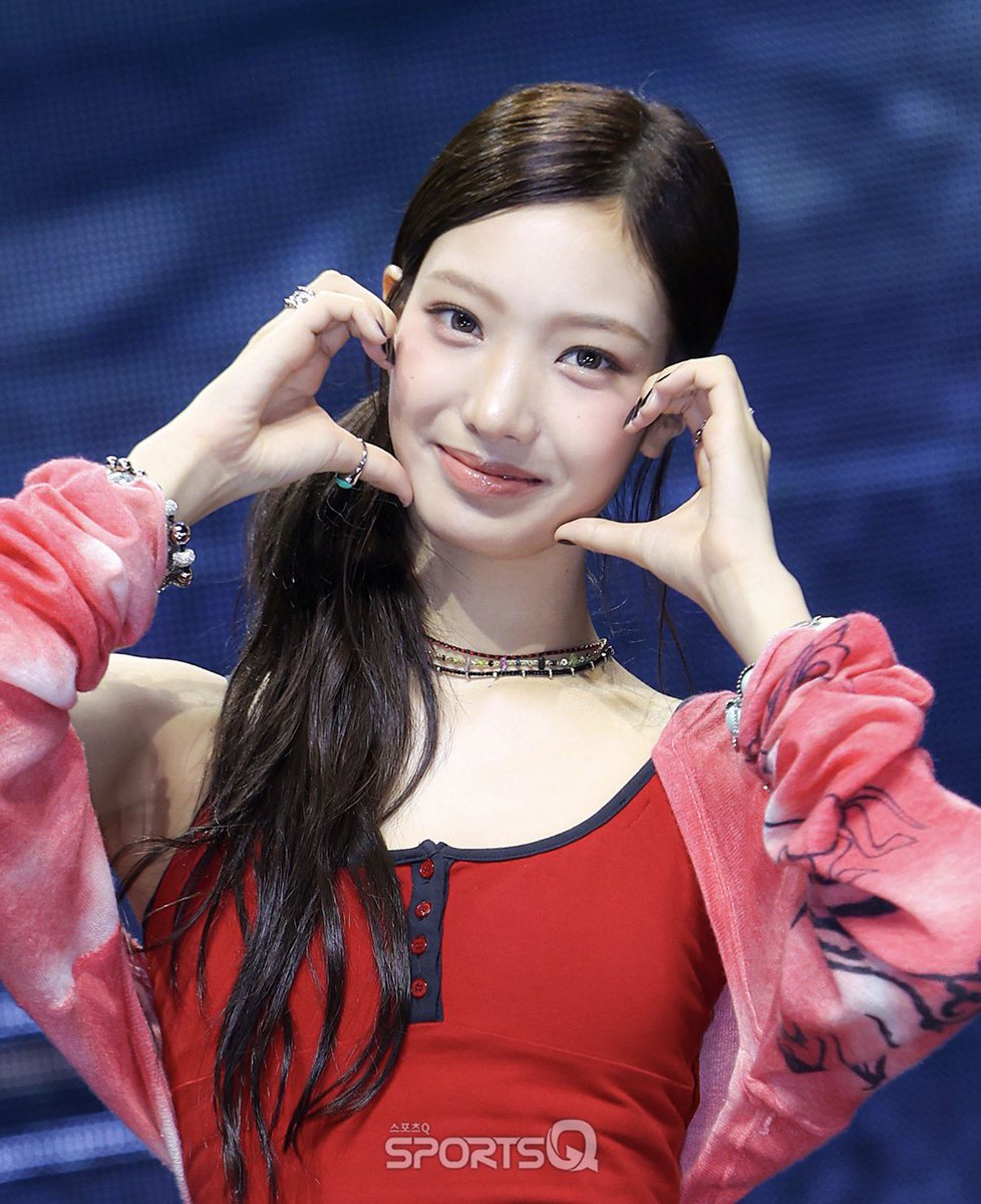 tuideimnida's tweet photo. #SEOYEON mentioned TWICE's Jihyo today at the Media Showcase 🥹

🍿Since I’ll be seeing the members even more than my own family, she told me that I should rely on them, support one another, and have a wonderful and successful time promoting together.

#TUIDE #튜이드 #서연 https://t.co/RUHNpasv7x