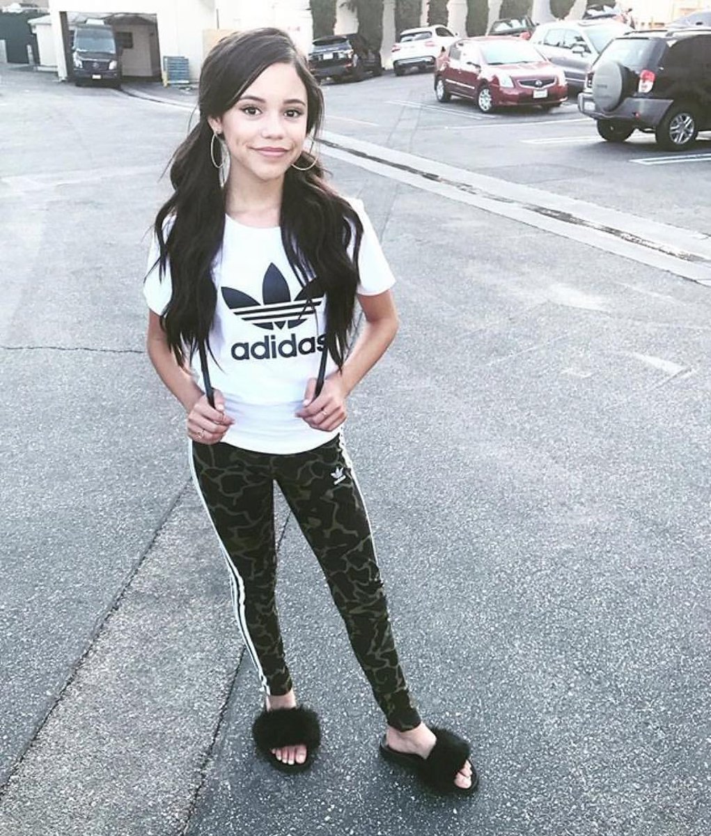 jenna_ethereall's tweet photo. The adidas IT girl posted today in 2017 ⚽️🤏 https://t.co/C7MBcDlMGp