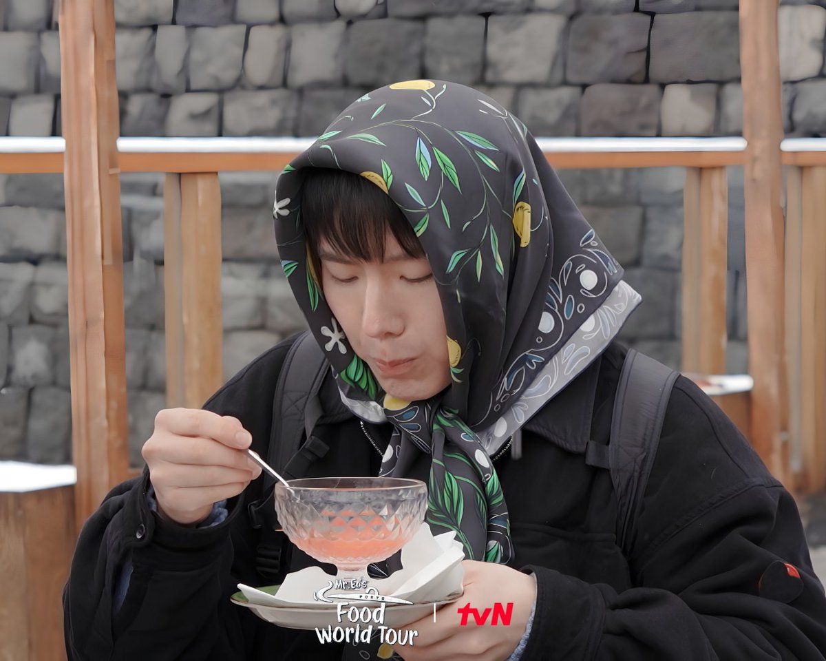 tvN_Asia's tweet photo. After learning from a local culinary master, the trio heads back to the kitchen to put their own delicious spin on Sicily! 🍝⁣
⁣
#MrEosFoodWorldTour⁣
Every Tue 22:30 (GMT+8)⁣
⁣
#tvNAsia #BestKoreanEntertainment #RyuSooYoung #YoonKyungHo #Kihyun #MONSTAX⁣ https://t.co/eLSi4GAfl8