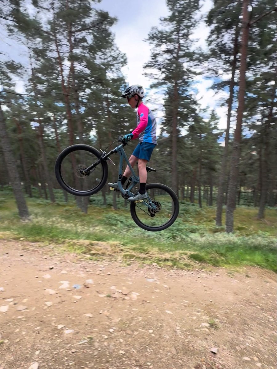 carlosferrer89's tweet photo. SUMMER ADVENTURE

Day 17: A day trip to Tarland Trails to ride every jump-area trail, from blue to red and black. Great to be back after an extended break. https://t.co/pk4SDGoWdY