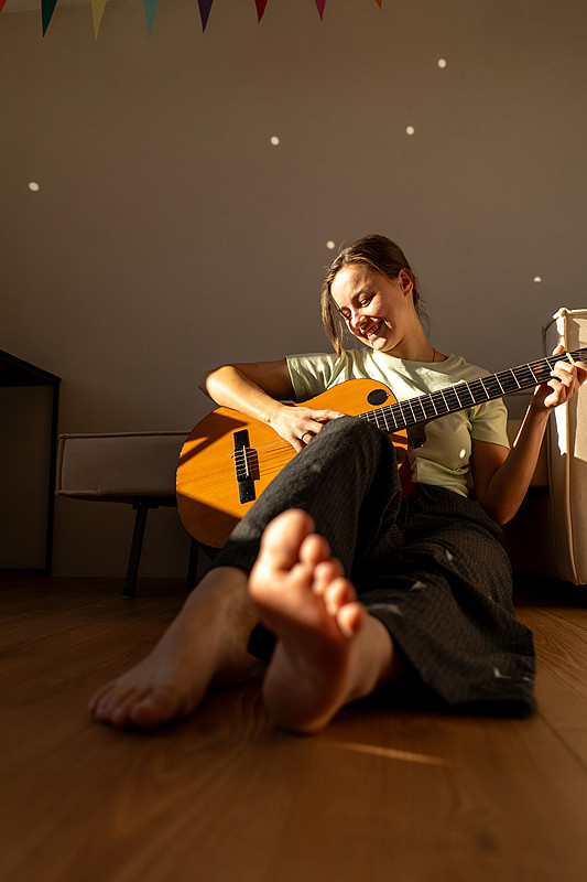 hwanyk21's tweet photo. Una tarde con guitarra y melodías que curan el alma https://t.co/Z0ACAnUTAw