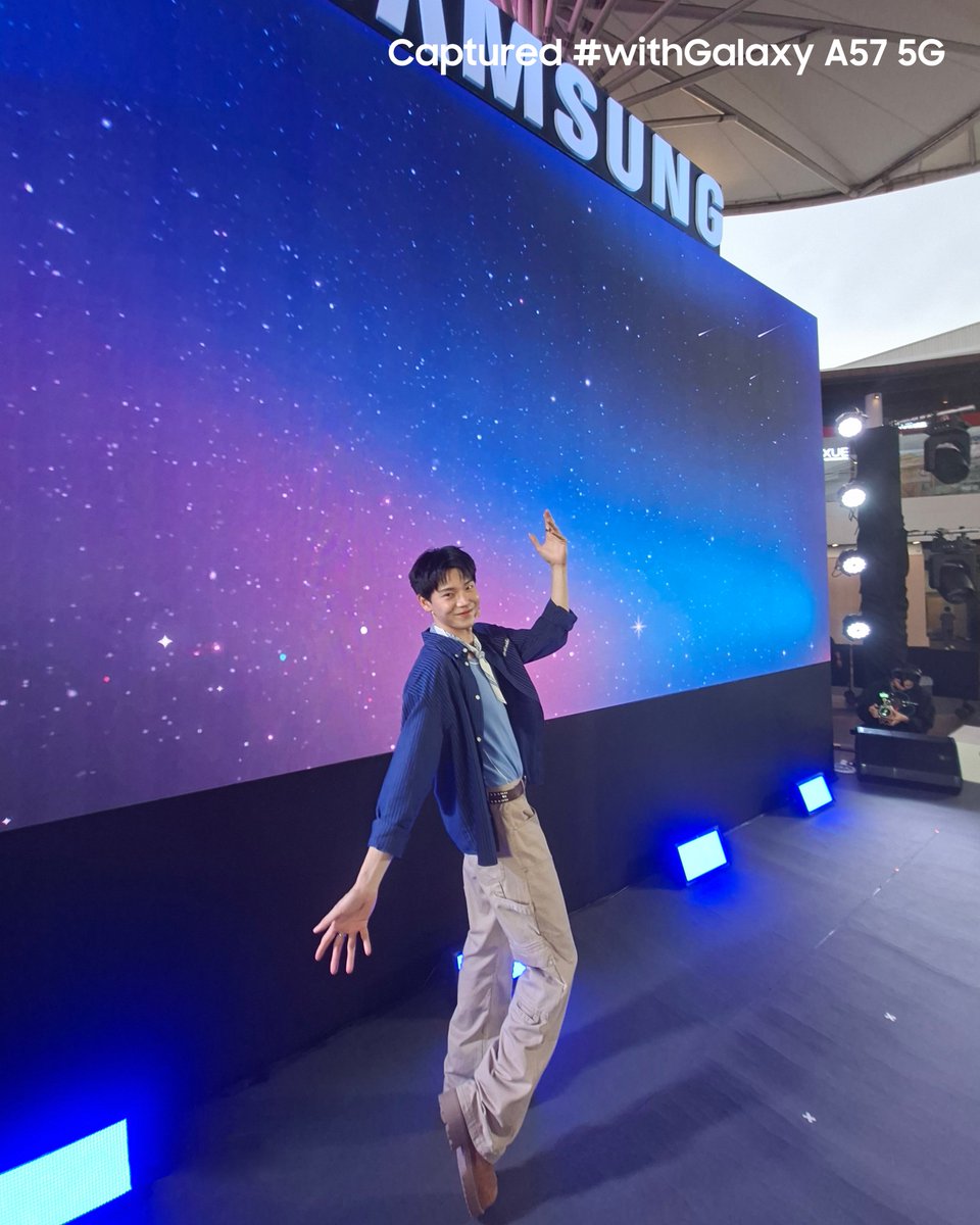SamsungThailand's tweet photo. จบไปแล้วกับ Event #GalaxyxYinWar
ถึงแม้ว่าชาวหมูยอจะเจออากาศร้อนแต่ก็สู้ไหวว
เพราะความฟินในวันงานที่ทำลืมอากาศไปได้เลย

Galaxy A57 5G เก็บความฟินยิ้มกว้างมาฝาก
ภาพคมระดับ 4K พร้อมรอยยิ้มของเหล่าหมูยอ

#GalaxyA57 #Samsung https://t.co/5gQFVAhmiH