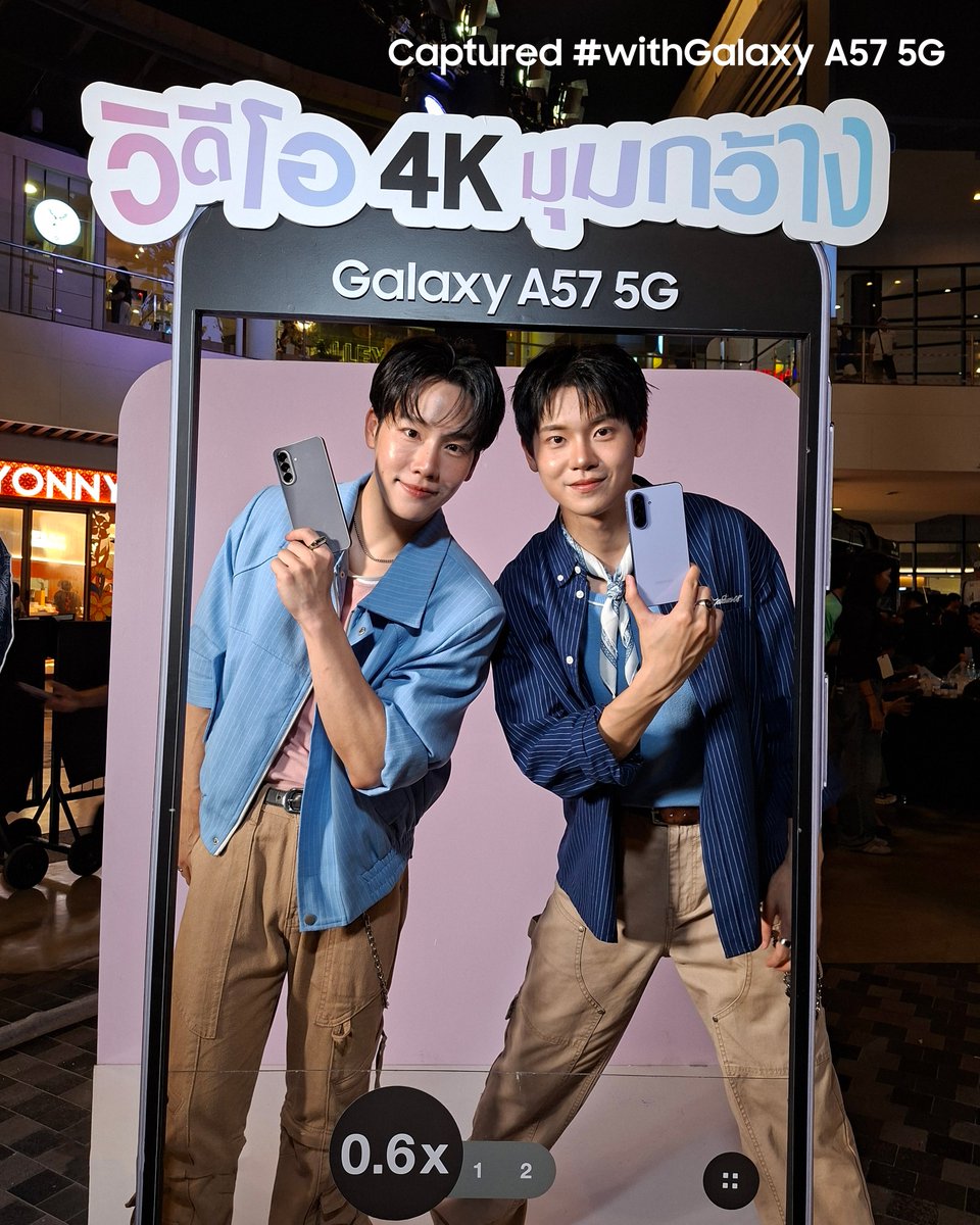 SamsungThailand's tweet photo. จบไปแล้วกับ Event #GalaxyxYinWar
ถึงแม้ว่าชาวหมูยอจะเจออากาศร้อนแต่ก็สู้ไหวว
เพราะความฟินในวันงานที่ทำลืมอากาศไปได้เลย

Galaxy A57 5G เก็บความฟินยิ้มกว้างมาฝาก
ภาพคมระดับ 4K พร้อมรอยยิ้มของเหล่าหมูยอ

#GalaxyA57 #Samsung https://t.co/5gQFVAhmiH