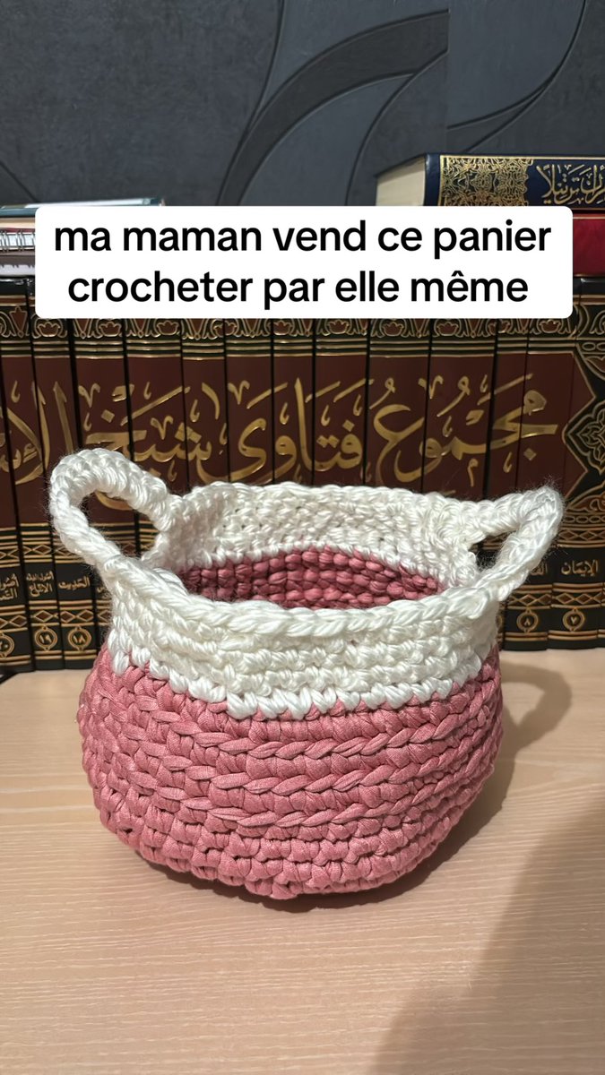 e383k's tweet photo. salam aleykoum ma maman vend ce panier crocheter par elle même 

(retweet apprécié) https://t.co/el4tlfvYjP