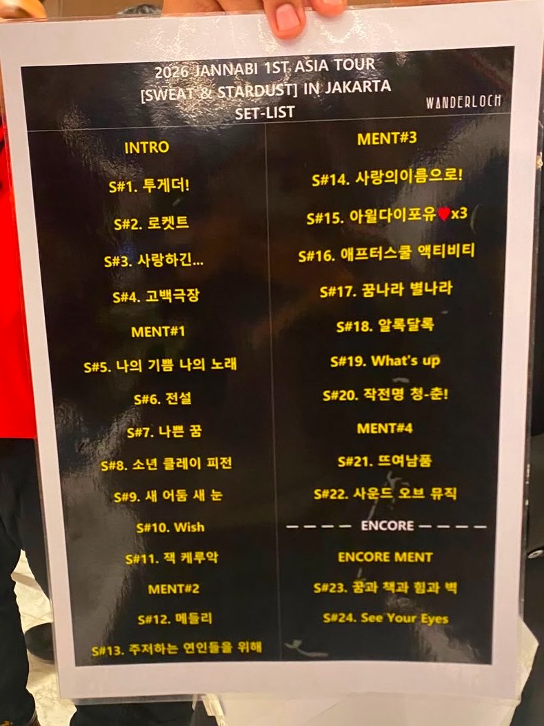 ikandisko's tweet photo. Begini ya rasanya dicintai secara ugal2an sama penyanyi idolanya? Lagu terakhir di setlist adalah See Your Eyes, closing BGM “Monkey Hotel” pun sudah diputar sampai habis… kami terus memohon, dan tiba2… 😭💗

(pardon my miserable voice 😭🙏)

#SweatAndStardustInJakarta https://t.co/RBoF2OjCOf