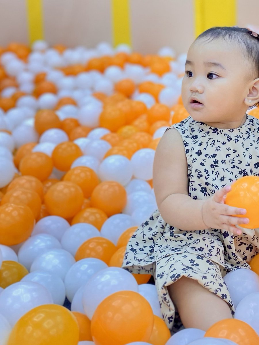 LYNNapet's tweet photo. Today’s mood: PLAY!🛝🎠 https://t.co/ewb2os7HJy