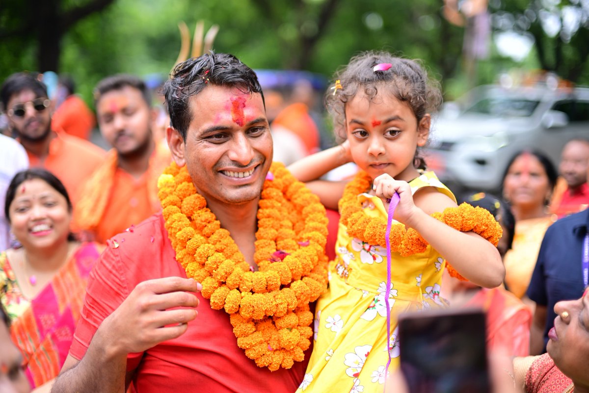 Devendra_1925's tweet photo. महादेव की भक्ति में डूबे कांवड़ियों का सेक्टर टाउनशिप में जगह-जगह भव्य स्वागत। 🔱🚩
हर ओर गूंजा हर-हर महादेव का जयघोष… बोल बम! 🙏 https://t.co/5kneb9a8Ag