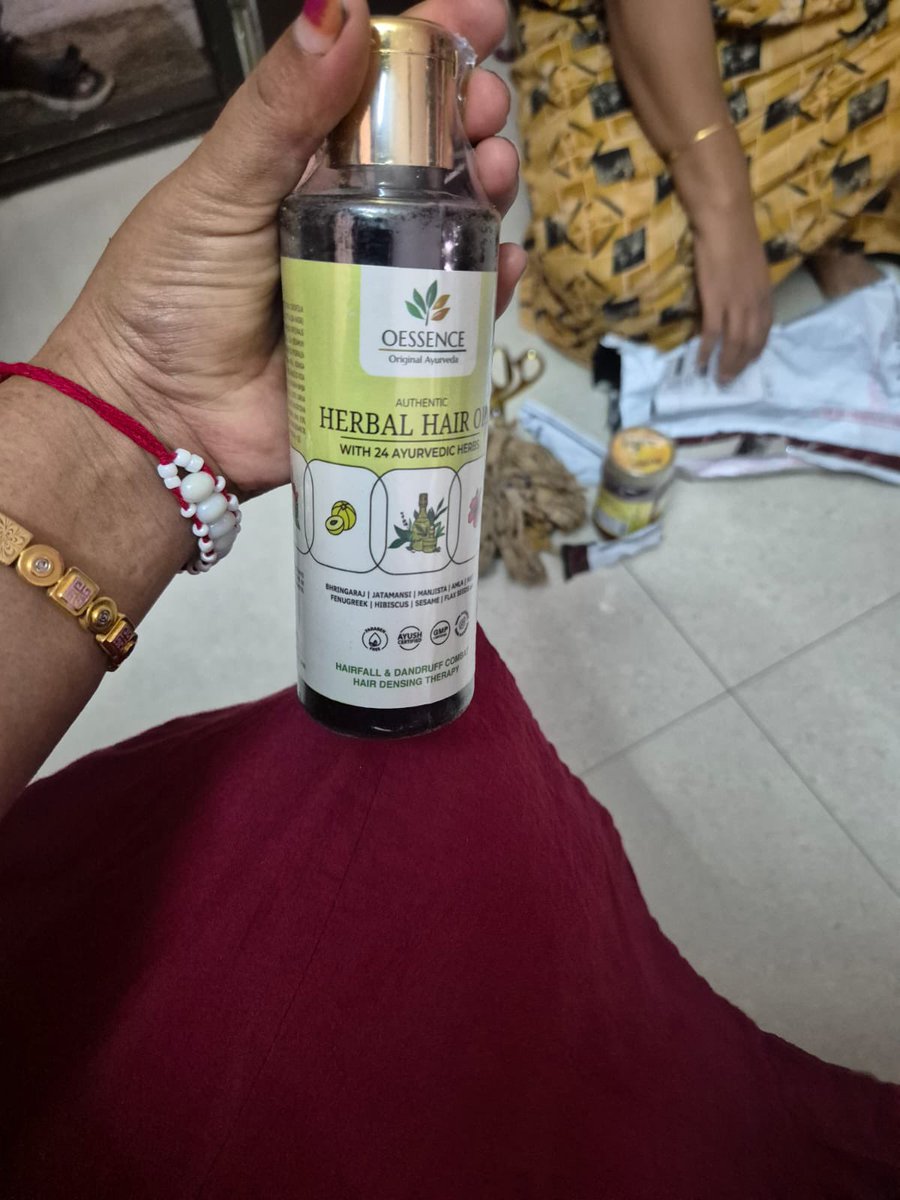 nehaljain_123's tweet photo. 🚨 @amazonindia This is the 2nd time this has happened!

I ordered 5 kg of ghee 4200/-, but received just one 0.5 kg bottle of honey and hair oil instead. 😡

@amazon 
How can such a major packing/delivery error happen repeatedly?

Please investigate and resolve this issue. https://t.co/ck6oD7jwbF