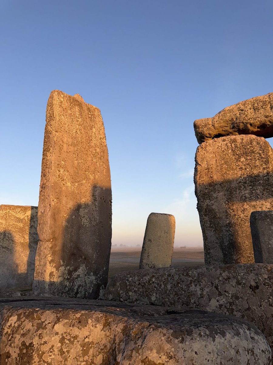 ST0NEHENGE's tweet photo. Sunrise at Stonehenge today (24th August) was at 6.09am, sunset is at 8.10pm ☀️ https://t.co/sI3nR0xyB9