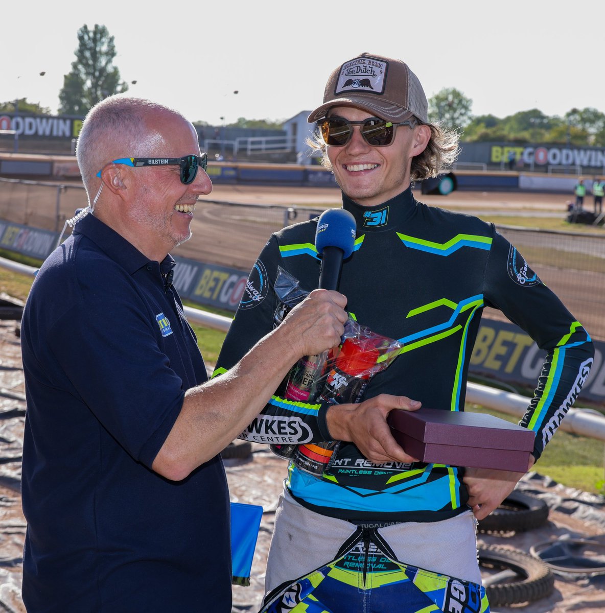 OxfordSpeedway's tweet photo. ⚡️🆚🦁 𝗥𝗘𝗔𝗖𝗧𝗜𝗢𝗡

Real Mini Company Oxford Chargers recovered from eight points behind to beat Leicester Lion Cubs 47-43 in a last-heat decider in the WSRA National League at the BetGoodwin Oxford Stadium.

✍️ https://t.co/f5uhJXmmL3

#OxfordSpeedway | #BritishSpeedway🇬🇧 https://t.co/wSprguEP3l