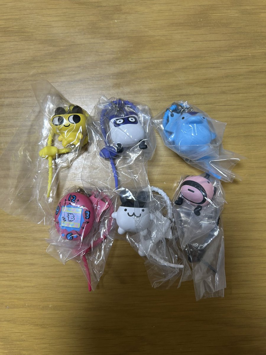 rainbow_mhmh's tweet photo. るあな(@Luana_atmr )から
たまごっちのマルチチャームのコンプが
届きました🥹💓

コンプ本当にありがとう😭！！！！

いつもお世話になってます🙇‍♀️！！！

可愛すぎる…

しばらく眺められるなあ… https://t.co/k1YzggG9an