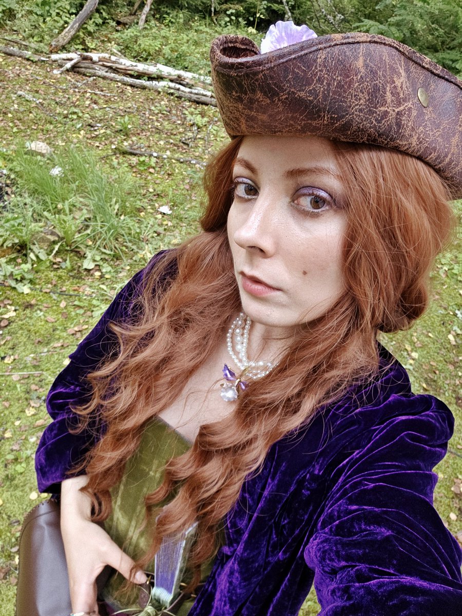 foxberryfawn's tweet photo. История Ирис Ретнор, бывшей куртизанки, а ныне хозяйки своего борделя, закончилась. Вместе со своим сводным братом капитаном Ретнором и его командой улетела покорять пространства других планов на спеллджаммере.
Всегда немного грустно расставаться с персонажем https://t.co/H1pM3iLHWA