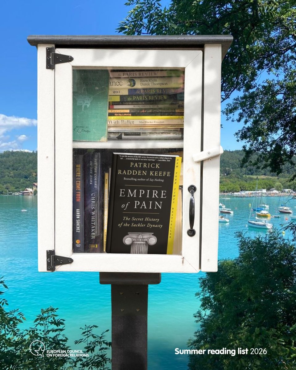 ECFRMadrid's tweet photo. 📚Como parte de nuestra lista de recomendaciones de verano, Elsa Scholz de @ECFRMena recomienda "Empire of Pain", de Patrick Radden Keefe. Un relato apasionante sobre la dinastía Sackler, el poder corporativo y la crisis de los opioides. 

Más aquí: https://t.co/Z9Pd7vv2kU https://t.co/KyvsUmYFpV