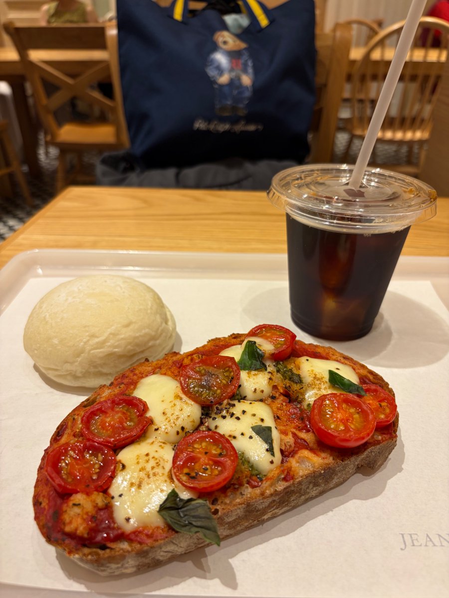 rubia8741's tweet photo. 今日は午前のお客様が海外の方で、広い大豪邸のお掃除でした✨
嬉しかったのは、ベッドメイクをホテルっぽくしたらめちゃくちゃ喜んでいただき、ホテルで働いてる意味があった❣️と嬉しくなりました✨

午後は、ホームパーティ前のお部屋のお掃除でした☺️今日も楽しく仕事ができて良かった🌸
#家事代行 https://t.co/ddWqKDrPg4