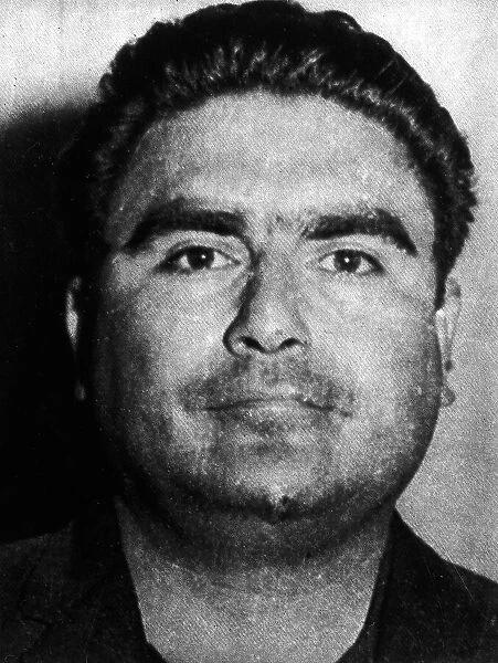 Emre_Kabartas's tweet photo. “Bugün Marksist olmak, komünist olmak, zorunlu olarak Marksist-Leninist-Maoist olmayı gerektirir. Aksi takdirde gerçek komünistler olamayız.”

— Abimael Guzmán, El Diario Söyleşisi, 1988. https://t.co/yvkDhhYlLg