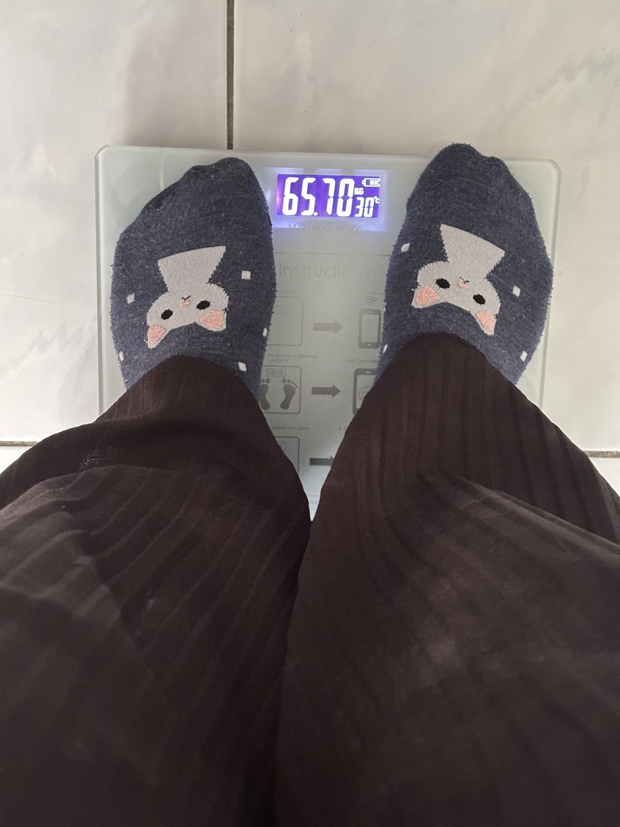 nrlhudaadam's tweet photo. from 65 to this!!!! sumpah nak nangis wehh know know boleh pakai size m balik 😭 jom i spill routine i 💃 https://t.co/oEgZS2GZxu