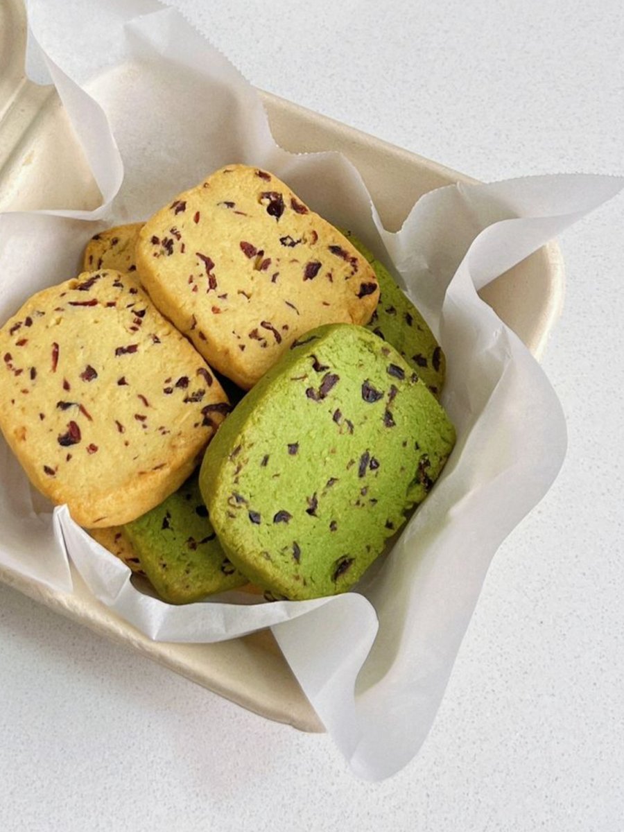 jhsstorm_'s tweet photo. Mis galletas crujientes recién horneadas son perfectas para compartir. Ven y prueba!， https://t.co/KbtiG8rAmm