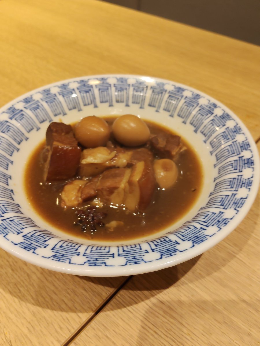 b4_men's tweet photo. このシャツ買うか迷い中🤔食べ放題来たけどあまり食べれない😱 https://t.co/vzbTdu55Ru