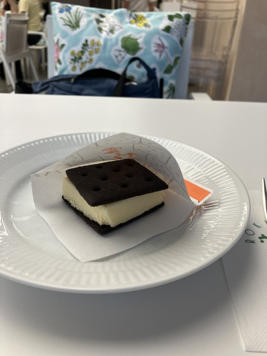 TengXing75952's tweet photo. 札幌駅に着いて早めにチェックイン出来たので、先ずは六花亭へ。🥞を推してるように思うけど、毎回違うメニューを頼んじゃう😅 https://t.co/mjNqY4Hgec
