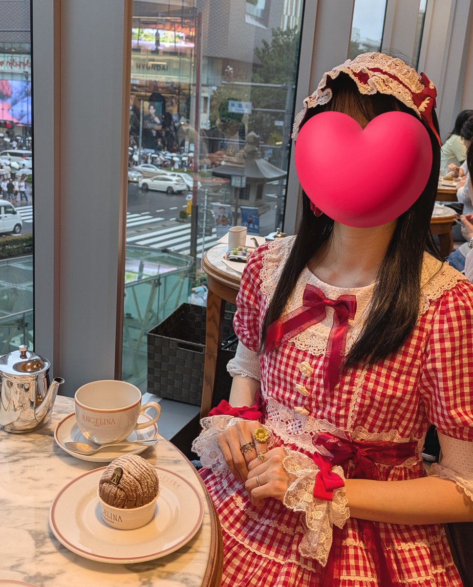 a_ki__chan's tweet photo. いつも行列？と噂のアンジェリーナ
雨の日だったからか、あまり並ばずに入れました😚✨️
こんなに美味しいモンブランは初めてだった🌰 https://t.co/TO4dQoYr44