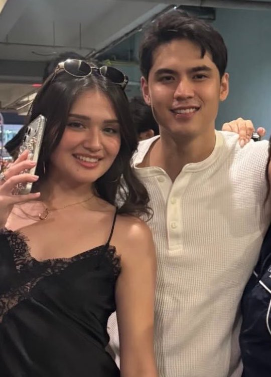 ltlmissyapperrr's tweet photo. wait lang ha once in a blue moon lang kasi to teka lang teka lang sorry azaaa haahajajahauakjashska kirmilio ko😭😭 https://t.co/qC7ZOAM5mD