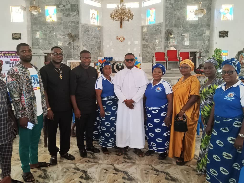 BarrDaviesIK's tweet photo. Some of our party and  Structure leaders were at St. Mary's Umuorlu to familiarize with the Women at the August meeting 
#imostate #politics #ndc #peterobi https://t.co/gTLE0RSBpQ