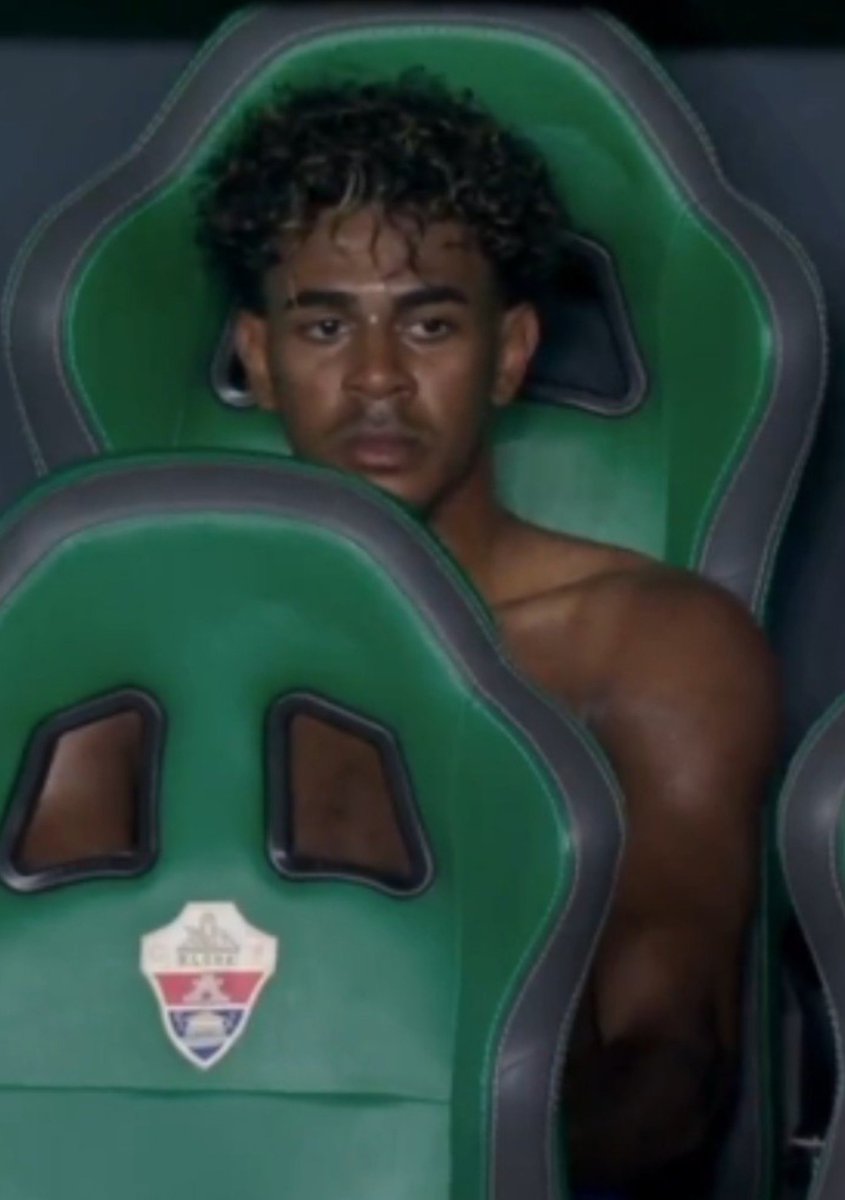 MuhammadNaaj's tweet photo. First leg of the season in La liga

One is delivering          one is crying on bench https://t.co/FA3VAYiakn