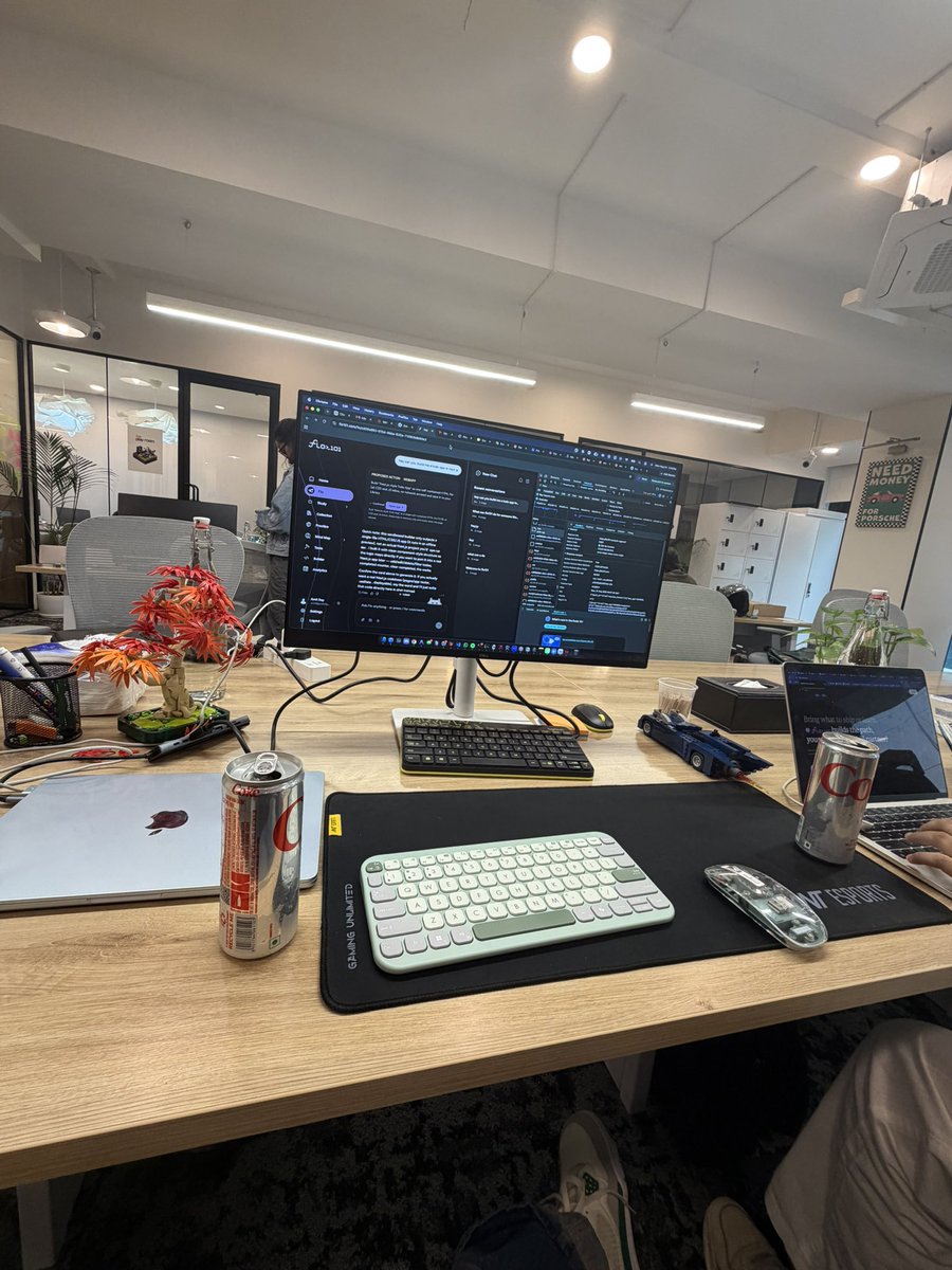 amitnxtdoor's tweet photo. working from the @useflo101 office :)

#projectunderdog https://t.co/Y7hJUbmNpE