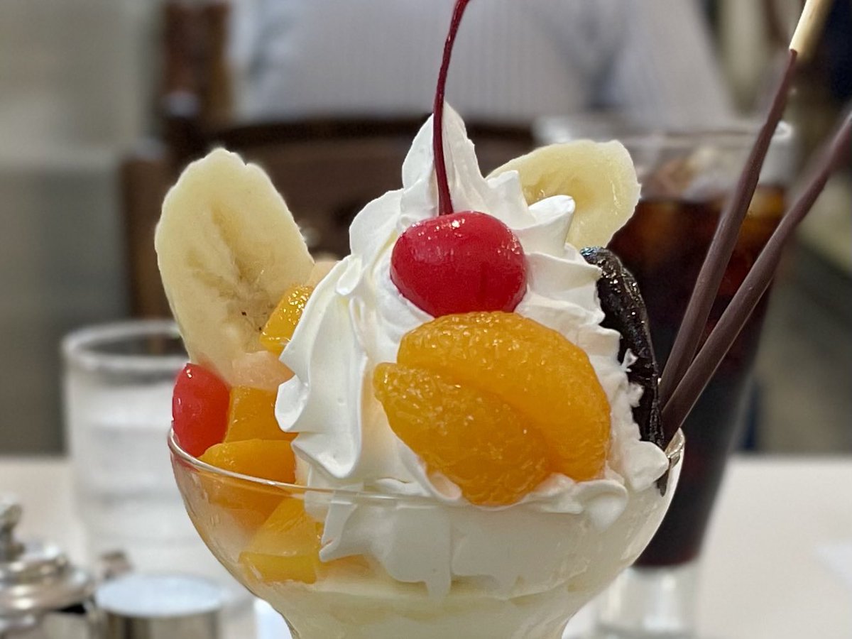 TOSHIMA_Daisuke's tweet photo. デパートの喫茶店で最幸おやつ〜〜〜！🌝🍨✨

#フルーツパフェ #アイスコーヒー #瓦斯灯 #藤沢 #さいか屋 #パフェ #喫茶店 #純喫茶 #おやつ https://t.co/iHAakVyak7