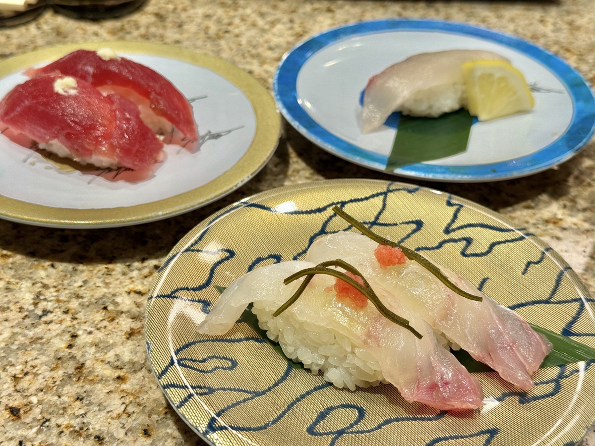 natchan___72's tweet photo. 初盛岡。

お寿司食べたから帰るんだっ！

最後の写真は間違えて注文したやつ。
しかも2皿😭

明日はとんこつラーメン食べよっ🍜 https://t.co/8MzOPmTpPN