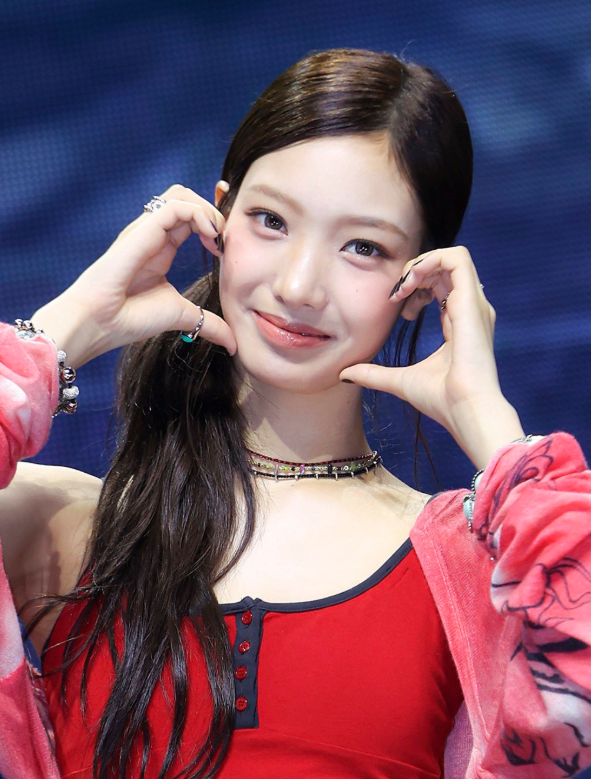 AboutMusicYT's tweet photo. TWICE's Jihyo sister, Seoyeon, has officially made her debut in Tuide, under HYBE x ABD. https://t.co/pbbcRHhNhY
