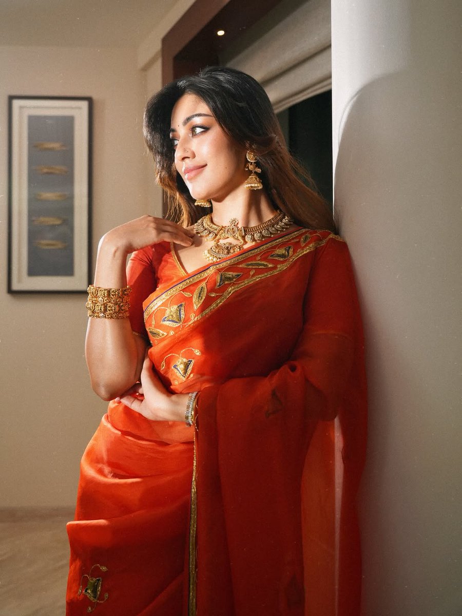 anuemmanuel212's tweet photo. 🧡✨

Wearing
Bling
Styled by
Saree draping
Blouse @
Makeup/Hair
📸
Management https://t.co/unMqbZtWZH