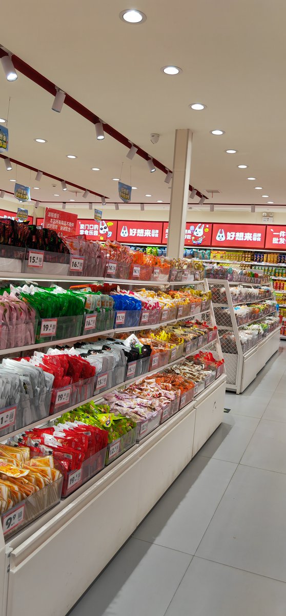 crystil09's tweet photo. Preparando el surtido semanal de la tienda: snacks frescos, bebidas frías y productos básicos. Todo listo para nuestros clientes!， https://t.co/HFlyxzcXtj