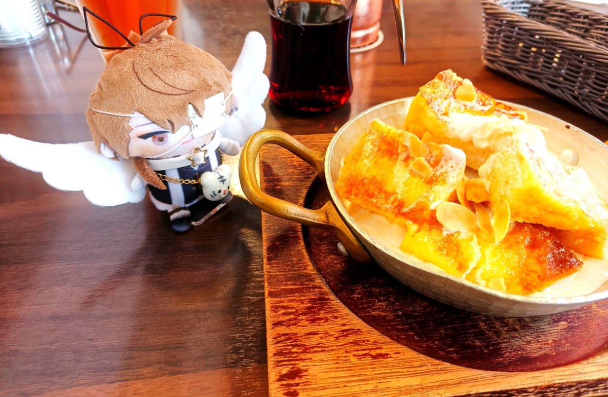 nuinui_twst's tweet photo. かわいすぎて羽根はずせないし、家主がもにたりんぐに囚われてるので眼帯も外せないうちの天使ぱぺ。かわいい。 https://t.co/BUzVYEaq1b