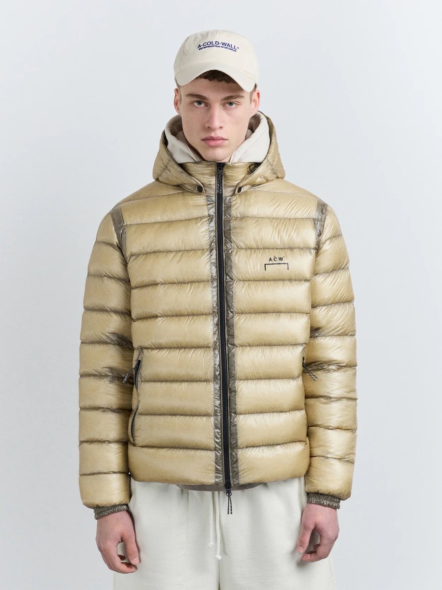 bitangora's tweet photo. Este plumas ligero de A-COLD-WALL fue una de mis mejores compras el pasado invierno, y como parte de las rebajas estivales de la marca está disponible por 189 euros, un precio irrisorio comparado con los 450 euros que costaba de salida. Ocasión inmejorable en mi humilde opinión… https://t.co/SKRyuQDw3a
