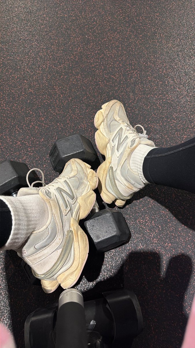 sendtogoddess_'s tweet photo. How long should i wear these sock to the gym before i turn that stupid little mouth of yours into a washing machine. https://t.co/drjnlMaphJ
