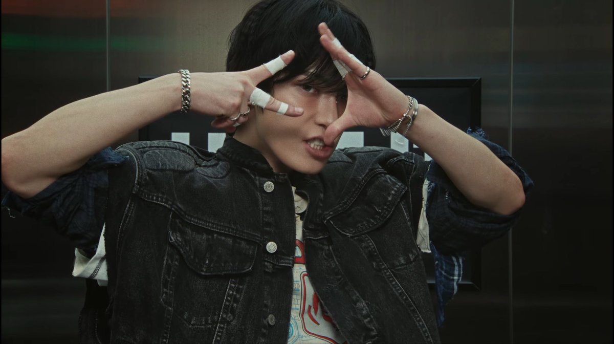 sounds_of_cheol's tweet photo. DINO 🖤 https://t.co/V1mawnpK8B