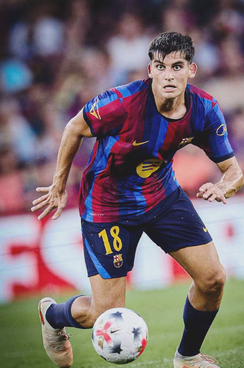 Pauxfcb's tweet photo. Cada vez me siento más orgulloso de Gerard Martín, un chaval que venía de un club pequeño sin muchas expectativas pero que con trabajo, esfuerzo y sobretodo mucha humildad se ha consolidado. Criticado en el momento de su debut, incluso muchos le querían fuera, Hansi le dijo que contaba con el pero que tenía que seguir trabajando y eso hizo, hoy el mister le devuelve todo el sacrificio que ha hecho. Puede que no sea el más técnico, ni el que más talento tenga, pero lo deja todo y siempre cumple. Ayer otra masterclass de como defender. Estos chavales son los que valen la pena. El triunfo de la clase obrera 💙❤️