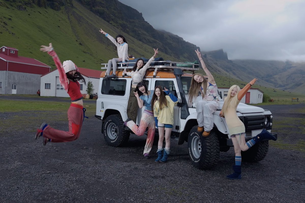 soompi's tweet photo. WATCH: HYBE's New Girl Group #TUIDE Is Like A Breath Of Fresh Air In Aesthetic "SUN KISS" Debut MV
https://t.co/PJ6qIENcKI https://t.co/PHQaBKHHVa