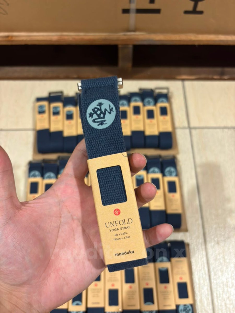 roudita_'s tweet photo. Hii Guys!! Kalo ada yang lagi cari yoga essentials, aku ada stock Manduka Yoga Stuff nih ✨ 100% original &amp; under market price!

Ada strap, blankets, blocks, bolsters, towels &amp; lainnya 🧘🏻‍♀️

Kalau mau cek warna atau stock lainnya, feel free DM yaa! 🤍

#yoga #zonauang #zonajajan https://t.co/9a0xqDjjVT