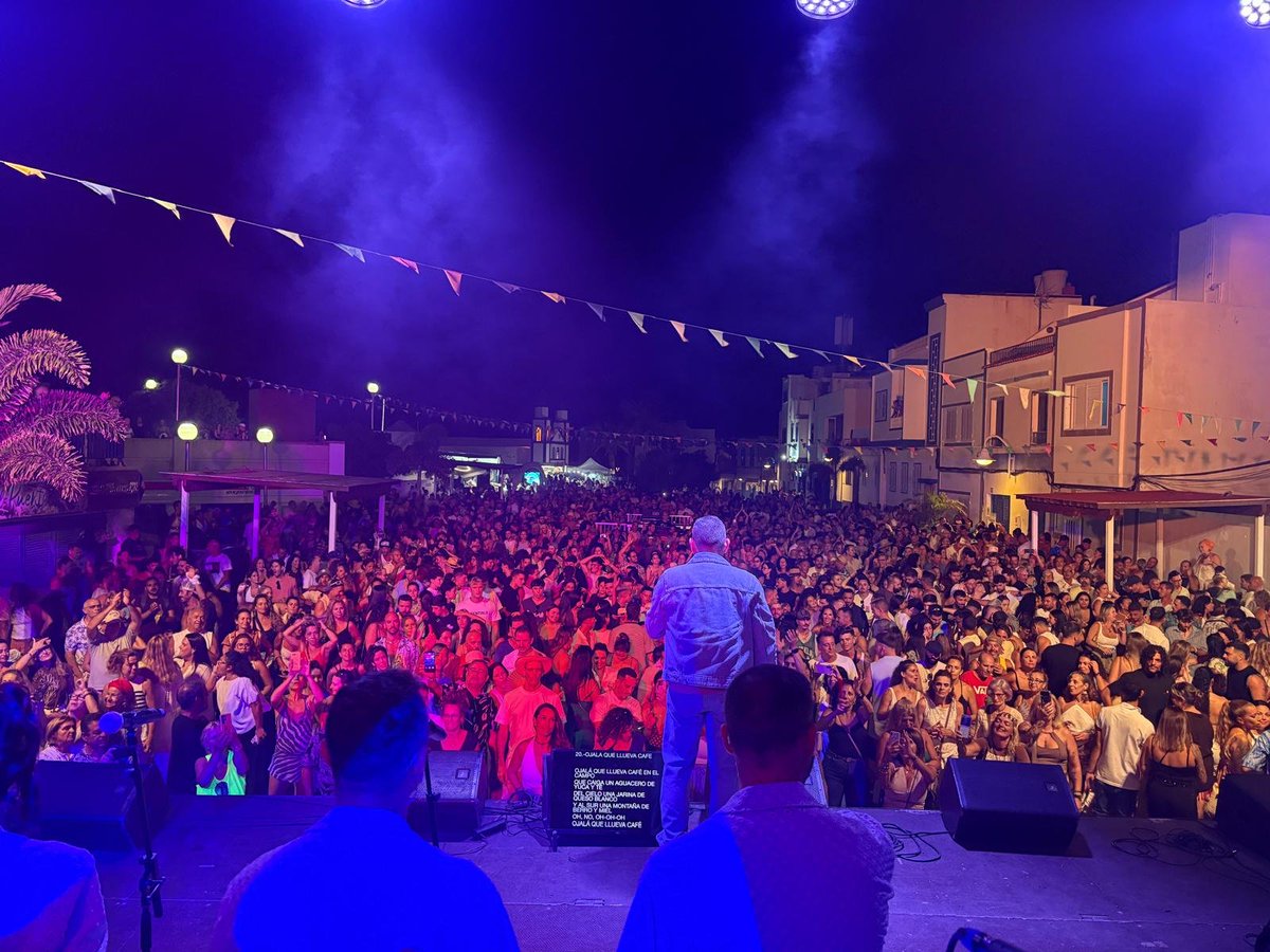 thony_romero's tweet photo. Muchas gracias Agaete!!
BACHATA ROSA Tributo a Juan Luis Guerra... https://t.co/0rdNkPOST5