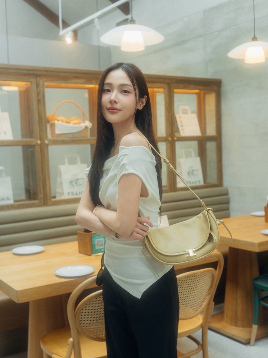 eisayaofficial's tweet photo. (📸) 240826 dewy_photo ’s New Instagram Post w:/ Oomeisaya

🍀✨❤️

Cr. IG : dewy_photo
🔗 : https://t.co/YcEH0gsaOT

พิคาร์บรัก @celineofficial ที่สุดเลยคาร์บ 🥰😜🫶🏻

#อุ้มอิษยา #Oomeisaya #celine https://t.co/IXREayx5Gb