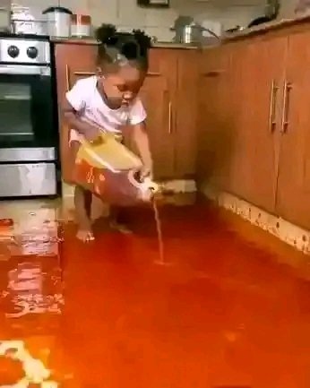 AmanyieH's tweet photo. #choplifenews.
This child should not be touch because the parents were suppose keep a close eyes on her. https://t.co/nkfuXOVq7b