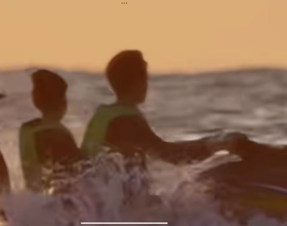 Outrageous_Bjac's tweet photo. Another clear angle of SiYi couple in Thailand and you can totally tell that's Cui Yihang and Sisi instantlyππ
#HeartSignalS9 #SiYiCP #CuiSiCp #WuSiying #CuiYihang https://t.co/Cr6m4J370X