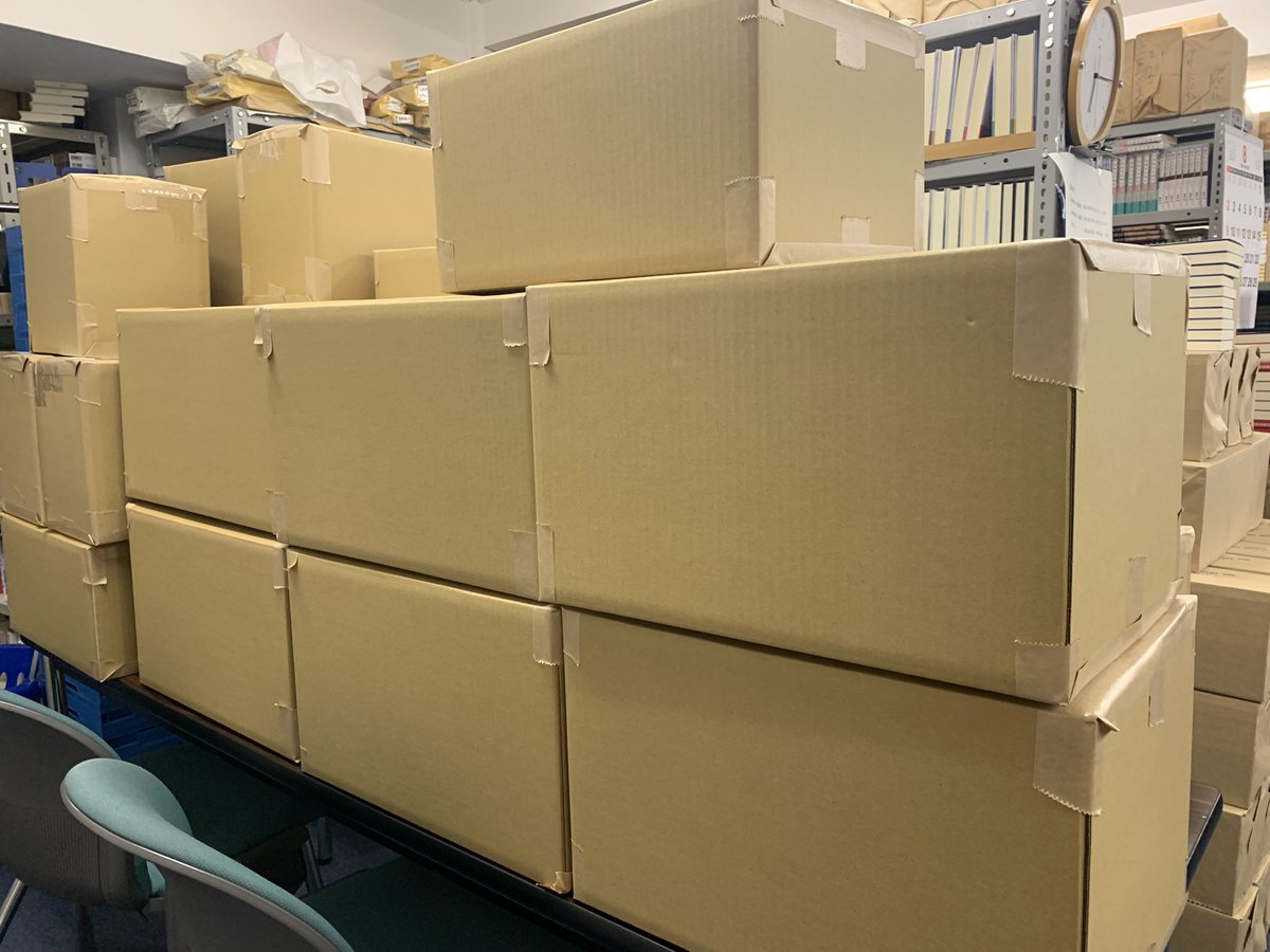 kadensha's tweet photo. スタッフ総出で出荷作業終了！
今日はオランダのコミック『ソクラテス』入稿もありました！
#兵庫県政問題
#ソクラテス
https://t.co/Lchjtl4RSg https://t.co/NZ33m0QhIE