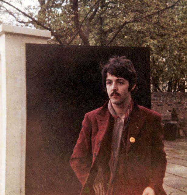 BeatlesArchive2's tweet photo. Paul McCartney 1967
The #Beatles https://t.co/zb6zEuUbFA