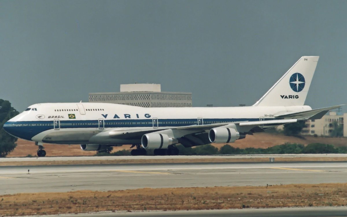 n194at's tweet photo. VARIG
Boeing 747-441 PP-VPH
LAX/KLAX Los Angeles Intl Airport
Date: 1993
Photo credit PP&A Photography
#AvGeek #Airline #Aviation #AvGeeks #Boeing #B747 #QueenOfTheSkies #VARIG #LAX #LosAngeles @flyLAXairport 🇧🇷 https://t.co/vnj0A9TVpT