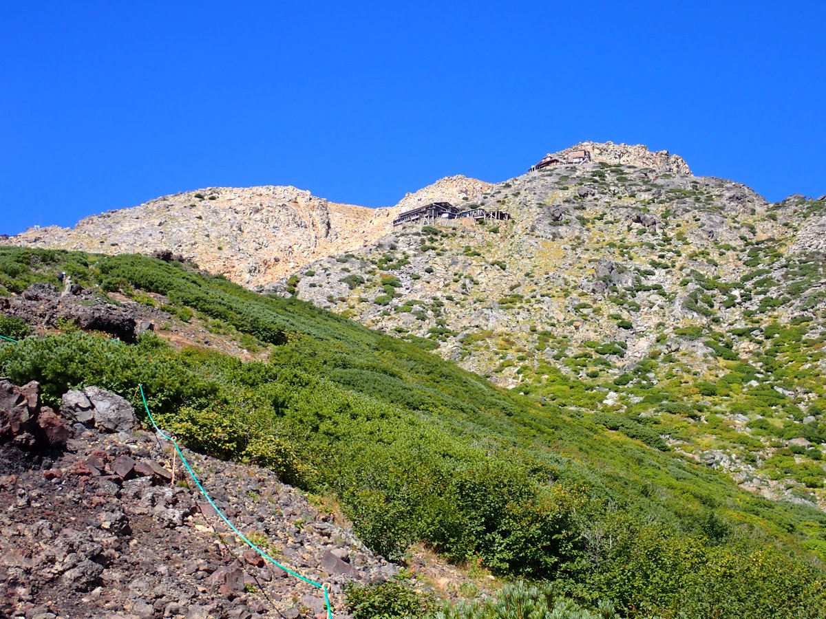2501BST041's tweet photo. 久しぶりの3000mは御嶽山
歩きやすいし景色良いし山荘多くで楽しく良い山

下山後は鹿ノ瀬温泉
こっちもすごく良い温泉だった https://t.co/OWdTfAElxn