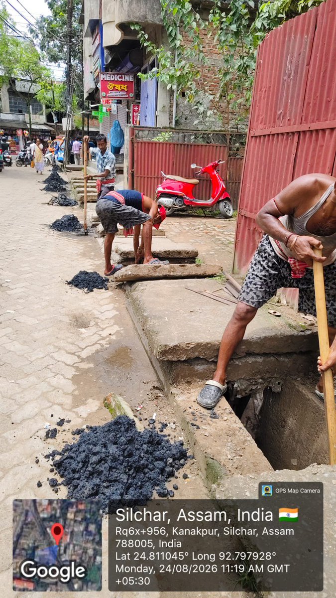 SilcharMC1882's tweet photo. 📌 Drainage Cleaning Drive by Silchar Municipal Corporation
Drain cleaning work is currently underway by the Silchar Municipal Corporation at Kanakpur, near Gopal Akra, under Ward No. 13 (Old). 

#SilcharMunicipalCorporation #CleanSilchar #UrbanMaintenance https://t.co/RDCGCluFpY